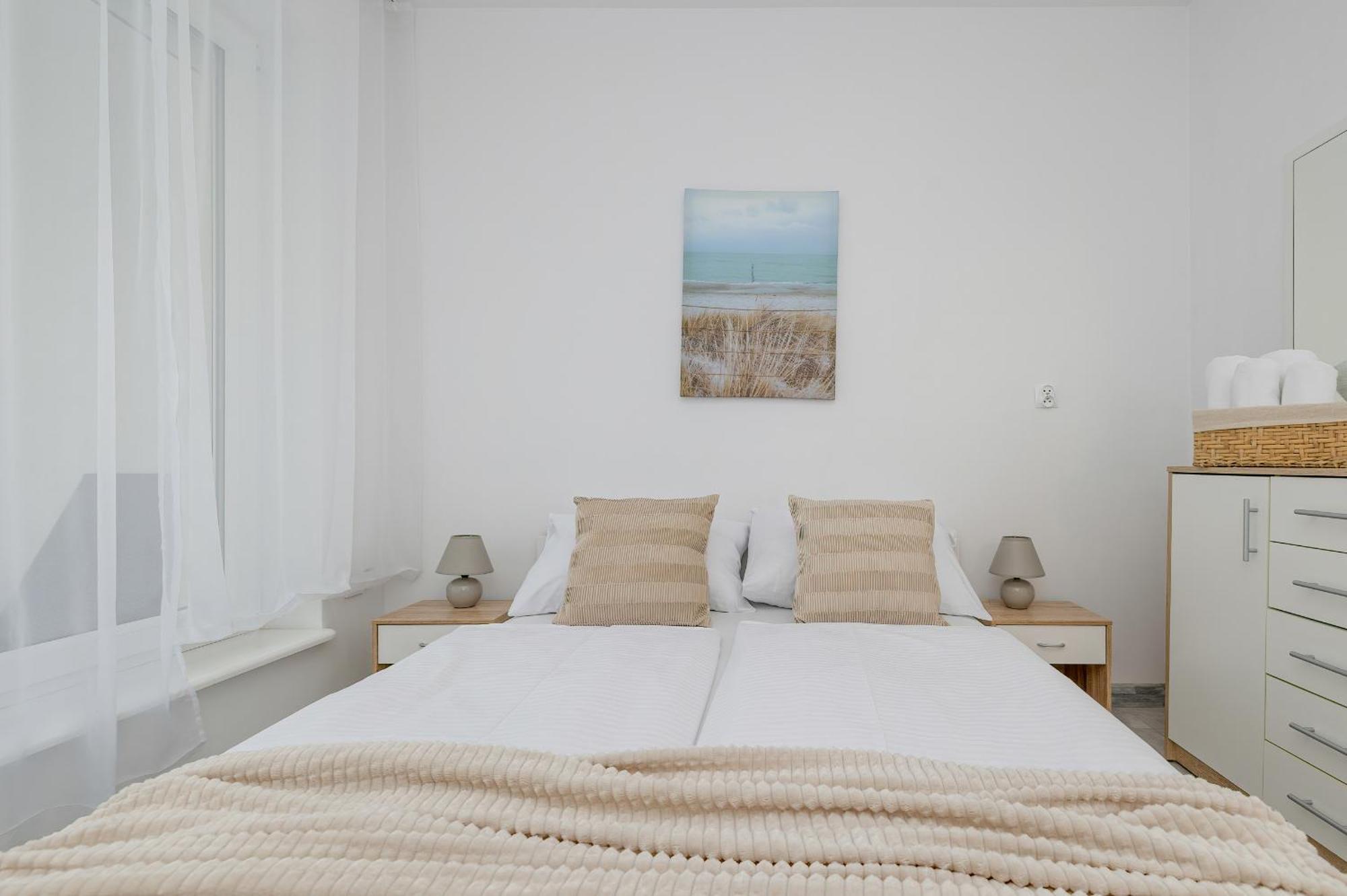 Family Apartments Herberta With Terrace And Parking By Rent Like Home Свиноуйсьце Экстерьер фото